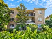Picturesque Mosman Bay Apartment