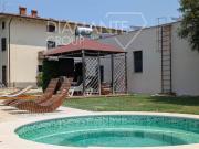 Piegaro Pg, Loc. Acquaiola: Villa su tre livelli con...