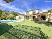 Pierrefeu du var villa t6 recente au calme avec piscine...