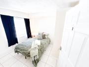 Pinellas Park Home near shops, public transportati Pinellas Park Home near shops, public transportati