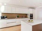 Pinewood Gardens, Teddington. 3 bed apartment to rent...