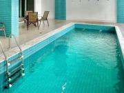 Piscina fechada quente mais Cinema no prédio e...