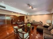 Piso 5 Ambientes en Edificio de categoría sobre el...