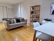 Piso 8° al frente Super Luminoso Apto Profesional...