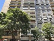 Piso alto en Recoleta con balcón corrido, cochera y...