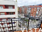 Piso alto exterior a reformar con vistas despejadas de...