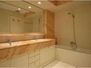 Piso alto junto a la illa diagona con 1 pk luminoso...