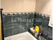 Piso amplio, con balcón en calle tranquila en el centro...