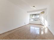 Piso amplio en el barrio de Ayora — 124 m², 6...