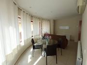 Piso cerca de la estación de bus