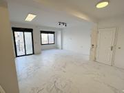 Piso completamente reformado – 3 habitaciones, balcón y...