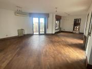 Piso completo con cochera frente al Parque Sarmiento