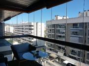 Piso con 3 habitaciones y 2 baños, con terraza y zonas...