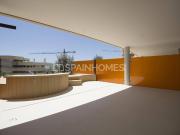 Piso con Amplia Terraza y Estilo Moderno en Fuengirola
