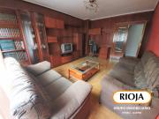 Piso con amplitud muy cerca del centro con 3 habitaciones