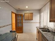 Piso con ascensor, plaza de garaje y trastero en Elche