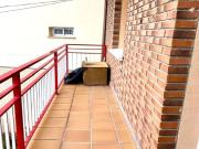 Piso con chimenea, balcón y terraza en el centro de Lozoya