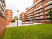 PISO CON TERRAZA ESQUINERA Y PISCINA COMUNITARIA EN REUS