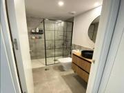 Piso con terraza, piscina y gimnasio en Juan de Borbón