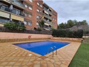 PISO CON TERRAZA, PISCINA Y PK, en perfecto estado