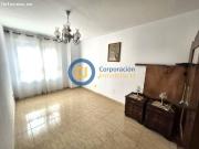 Piso con tres dormitorios y garaje en San José seminuevo