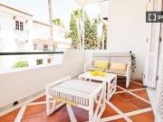 Piso de 2 dormitorios en alquiler en El Paraíso, Málaga