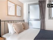 Piso de 2 dormitorios en alquiler en Santo Domingo, Madrid