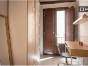 Piso de 2 habitaciones en alquiler en El Raval, gastos...
