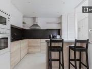 Piso de 3 habitaciones en alquiler en Sarria, gastos...