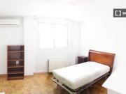 Piso de 4 habitaciones en alquiler en Camino de Ronda