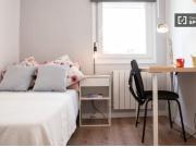 Piso de 4 habitaciones en alquiler en Numancia, Madrid