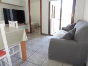 Piso de 60m2, con balcón, sin ascensor, Fondo