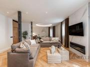Piso de alto standing de 153 m2 en venta en Madrid, España