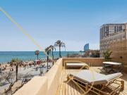 Piso de alto standing de 80 m2 en venta en Barcelona, España