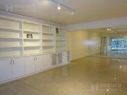 Piso de categoría de 3 dormitorios en suite y cochera en...