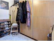 Piso de diseño junto a las Estaciones