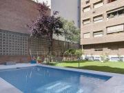 Piso de dos dormitorios con piscina en el Barrio de...