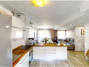 Piso de Lujo con Terraza y Piscina en La Roca