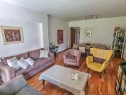 Piso de tres dormitorios. Con cochera