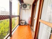 PISO DE TRES DORMITORIOS CON COCHERA EN ALQUILER EN LA PLATA