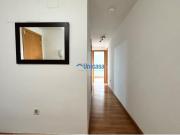 Piso de VPO con dos habitaciones, grandes ventanas,...