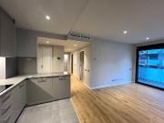 Piso en alquiler en calle Del Canigó, Hospitalet de...