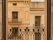 Piso en alquiler en calle Del Carme, Barcelona, de 60 m²...