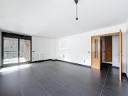 Piso en excelentes condiciones con 3 dormitorios y...