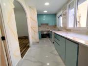 Piso en Gran Vía con techos altos y cocina totalmente nueva