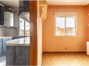 Piso en Puente de Vallecas: Oportunidad para Reformar