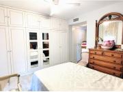 Piso en venta con tres dormitorios en el centro de...