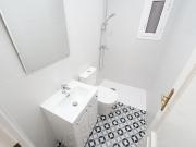 Piso en venta en Barcelona, Bon Pastor. Planta baja con...