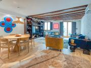 Piso en venta en Barcelona, Gòtic. Piso alto y reformado...