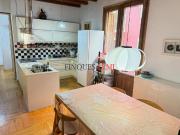 Piso en venta en Barcelona, Gòtic. Piso con carácter...